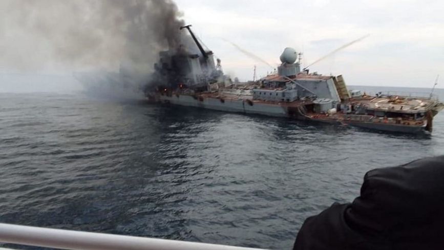У мережі з'явилися фото крейсера "Москва" після ураження українською ракетою