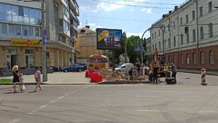 Дороги в Житомирі - ремонт після ремонту. Фотофакт