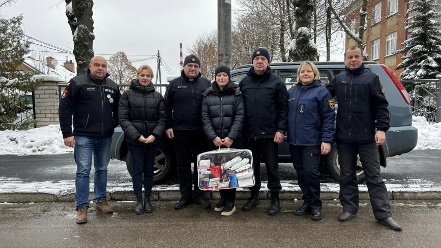 Польські пожежні передали житомирським рятувальникам автомобіль