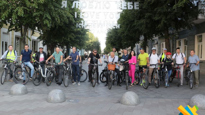 Флешмоб «Велосипедом на роботу» зібрав на Михайлівській прихильників двоколісного транспорту