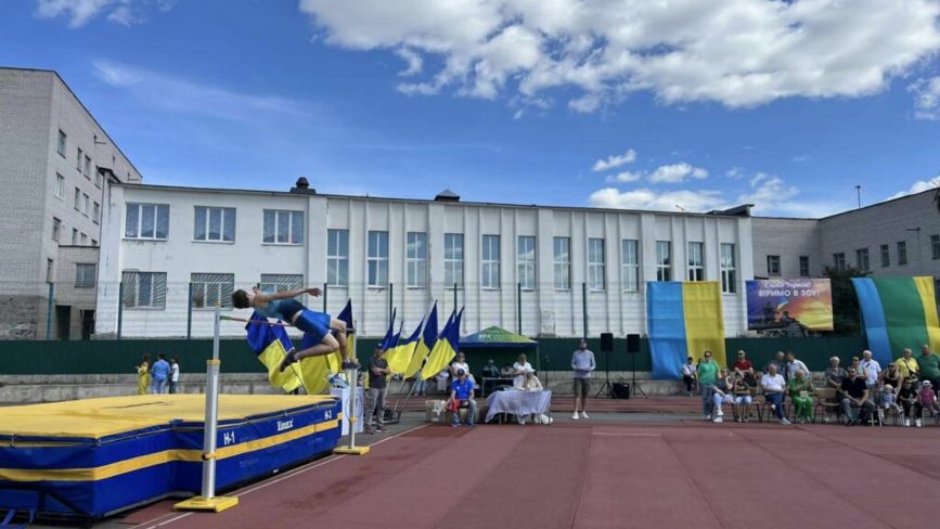 У Бердичеві відбулись традиційні всеукраїнські легкоатлетичні змагання зі стрибків у висоту «Меморіал Віталія Лонського»