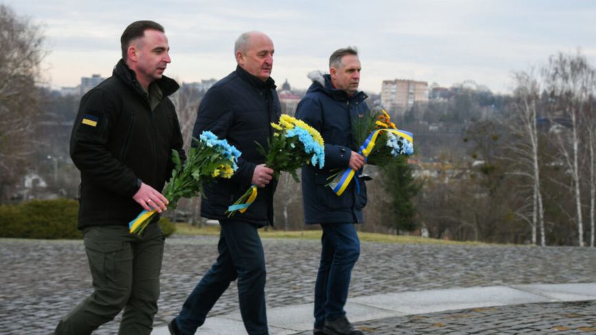 У Житомирі біля Монумента Слави вшанували пам’ять загиблих Героїв визволення міста від нацистів
