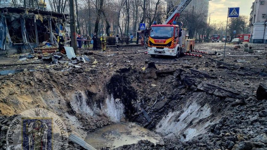Наслідки нічної ракетної атаки на Київ: мінімум 12 постраждалих і потрощені будівлі