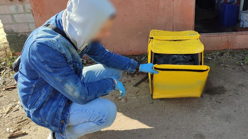 У Житомирі викрили наркодилерів: ділки мали "лабораторію" на Крошні, а обладнання переносили у рюкзаку популярної служби доставки