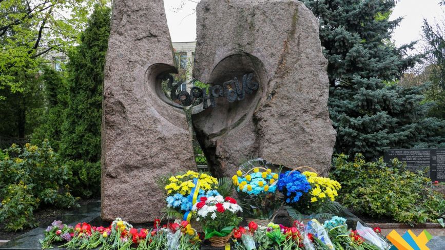 У Житомирі вшанували пам’ять жертв Чорнобиля до 38-х роковин Чорнобильської катастрофи