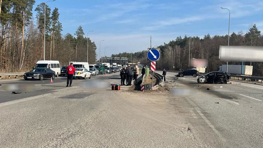 Дві 18-річні дівчини і 19-річний хлопець загинули при зіткненні двох автівок біля Коростишева