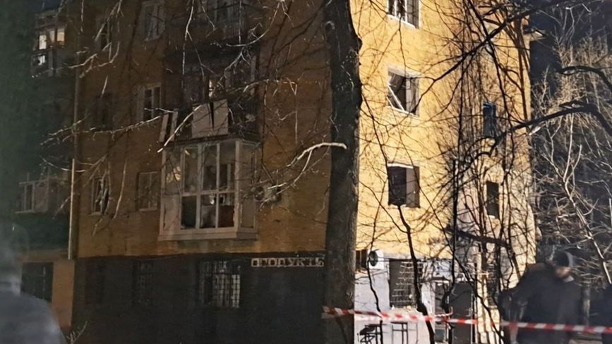 Жителі Озерного розповіли про атаку та влучання у багатоповерхівку російського дрона