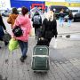 Українські біженці повертаються додому: митники пояснили, які речі і скільки можна ввозити з-за кордону