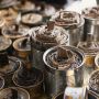 У Житомирі збирають металеві консервні банки та гаптокартон для виготовлення окопних свічок: куди приносити