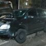 На Київській водій Volkswagen на швидкості зніс дорожнє огородження