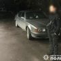 Увечері в Житомирі агресивний чоловік кидав каміння в містянина і пошкодив його автомобіль