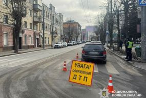 У Житомирі на вул. Покровській під колеса легковика потрапила пішохідка