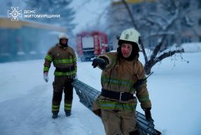 Ворог знову обстріляв критичну інфраструктуру у Коростенському районі: 50 рятувальників працювали на місці прильоту