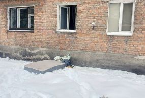 У Коростені чоловік кинув "коктейль" у вікно квартири, де перебувала співмешканка, її син і ще троє людей: ніхто не постраждав