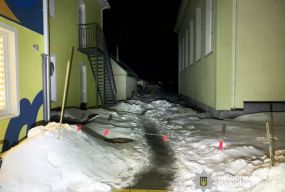 У Високівській громаді брила снігу з даху дитсадка зламала дитині ногу