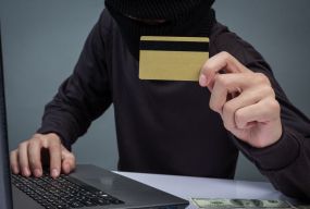 Житомирянин втратив майже 680 000 гривень після дзвінка з «банку», ще двоє постраждалих від шахраїв — 10 і 12 тис. грн