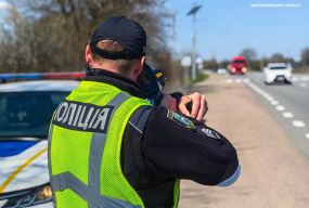Водіям на замітку: де на Житомирщині патрульні вимірюють швидкість руху за допомогою приладів TruCAM