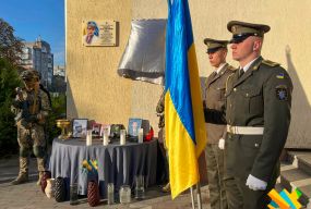 У Житомирі на фасаді ліцею № 17 відкрили меморіальну дошку Андрію Хохлюку