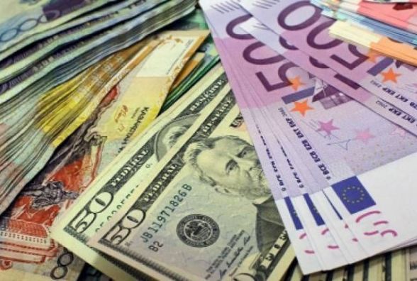 Гривня до євро подешевшала до 32,70 грн/€