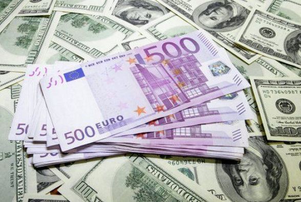 Гривня до євро подешевшала до 32,70 грн/€