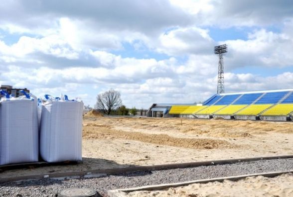 На стадіоні «Полісся» завершили будівельні роботи у тренерській та готують майданчик під палі