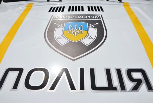 У Коростені поліцейські охорони затримали крадіїв у приватному будинку