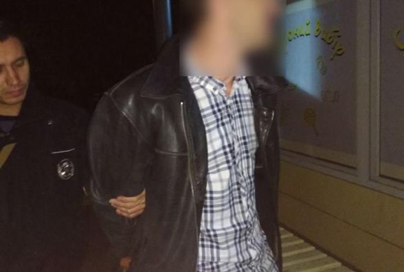 На вул. Космонавтів у Житомирі зупинили молодика з ножем та жіночим портмоне