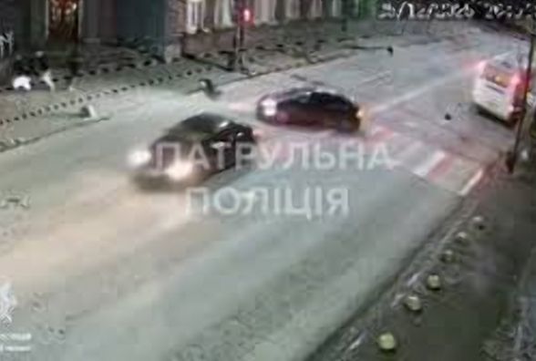 Подробиці вечірньої ДТП на вулиці Великій Бердичівській біля міськради