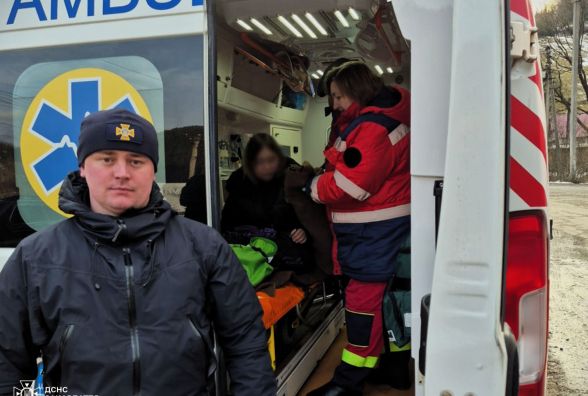У Карпатах рятувальники допомогли 21-річному житомирянину і його подрузі-киянці, які замерзали в горах