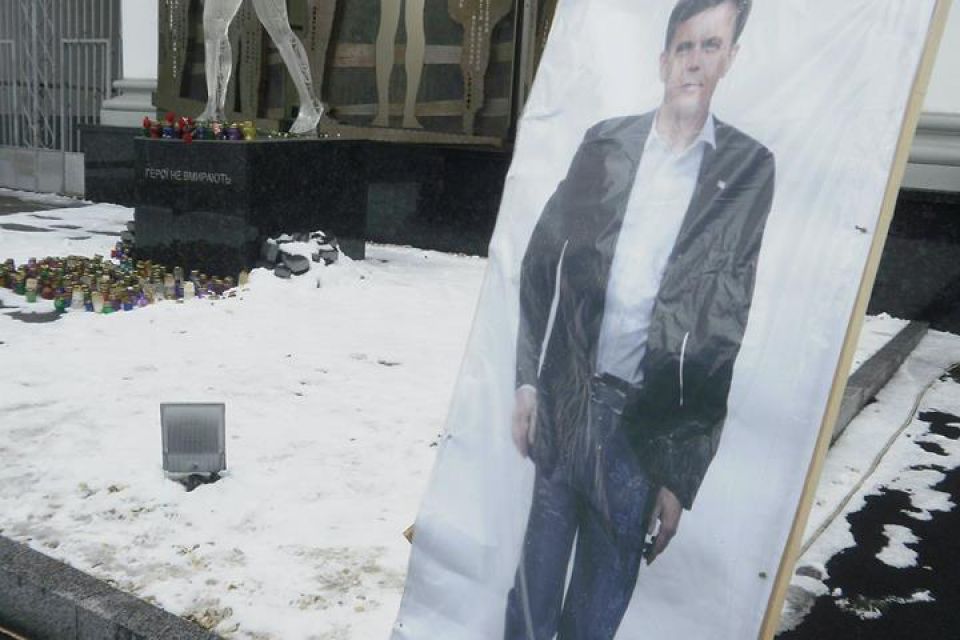 Провокація людей Розенблата біля пам`ятника Героям Небесної сотні. ВІДЕО