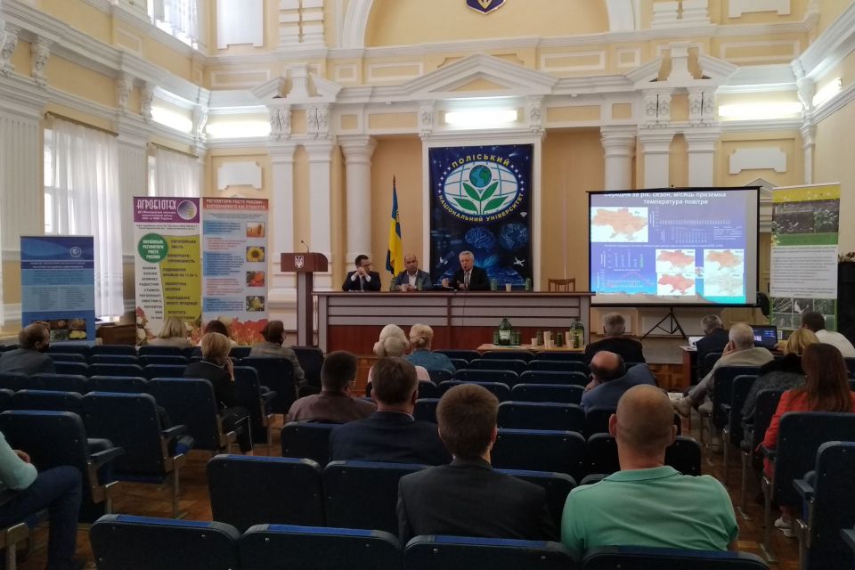 У Житомирі відбувся круглий стіл за тематикою «Підвищення ефективності  та екологічної безпеки сільського господарства Житомирщини в сучасних умовах»