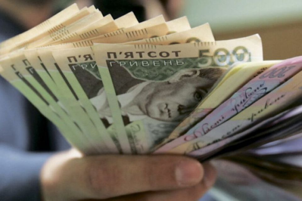 Житомирянин, погрожуючи насильством, отримував гроші за "кришування"