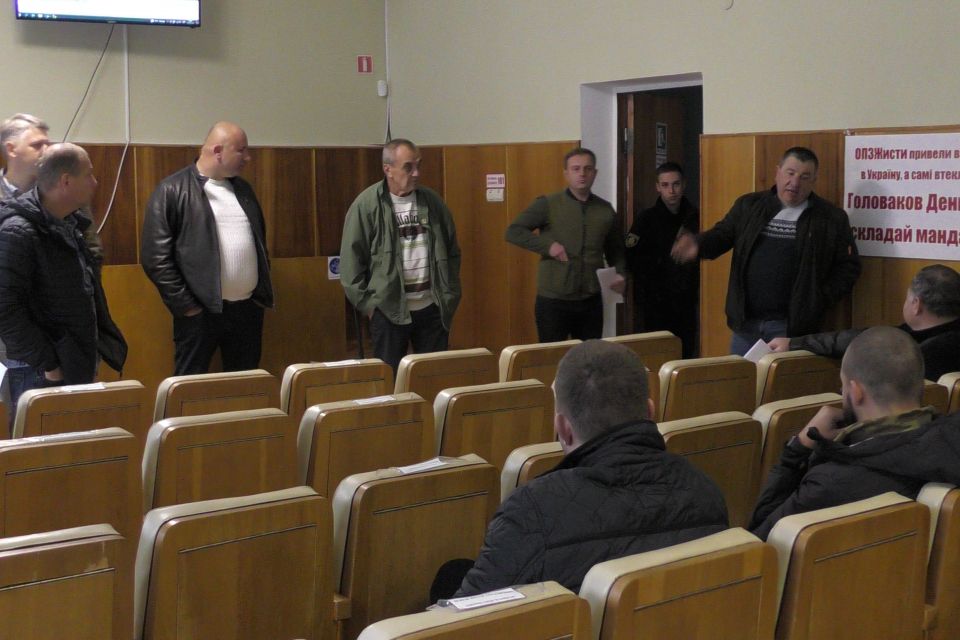 Депутати Новогуйвинської селищної ради разом з секретарем самі зірвали сесію