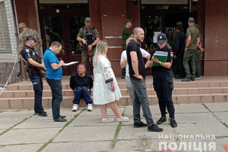 Чоловіку, який посеред Житомира через ревнощі зарізав власну дружину, загрожує довічне позбавлення волі