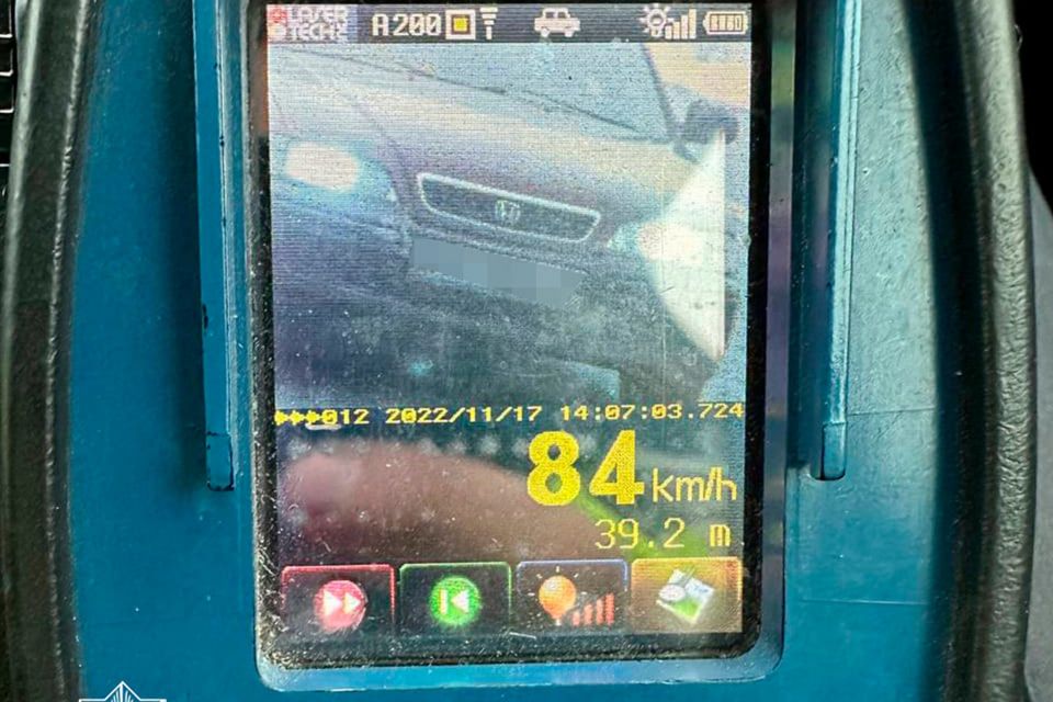 Біля Станишівки за перевищення швидкості зупинили автомобіль, який був у розшуку в київській поліції