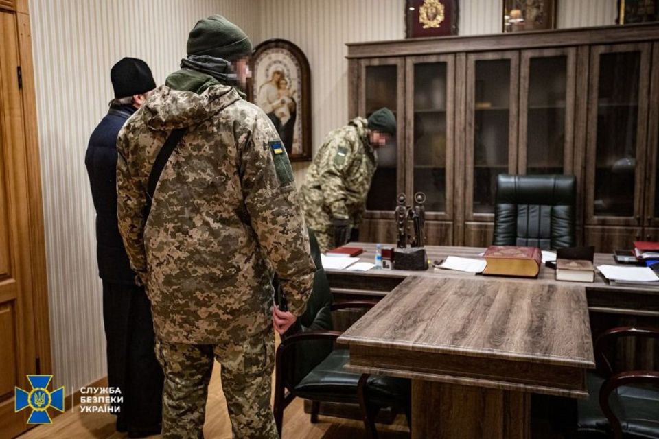СБУ знайшла проросійську літературу, мільйони готівки та «сумнівних» громадян рф на теирторії Києво-Печерської Лаври та приміщеннях УПЦ на Рівненщині