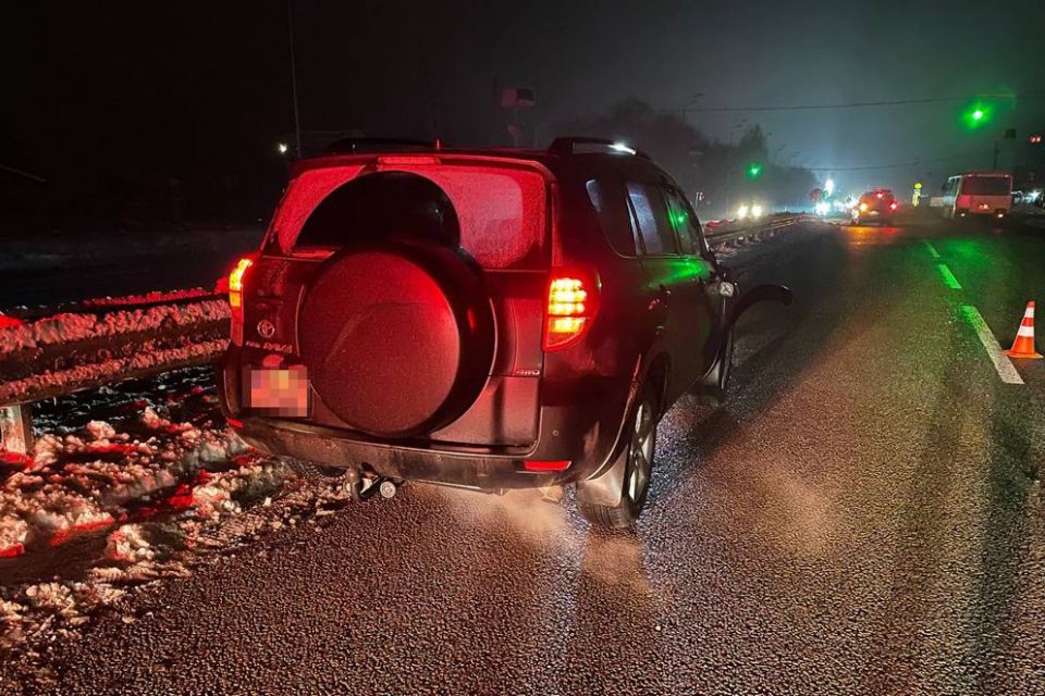 У Житомирському районі авто наїхало на 49-річного пішохода: чоловіка доставили в лікарню