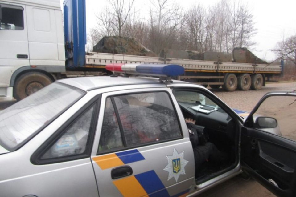 Порушники ПДР намагалися відкупитись від поліцейських: два випадки у Житомирському районі