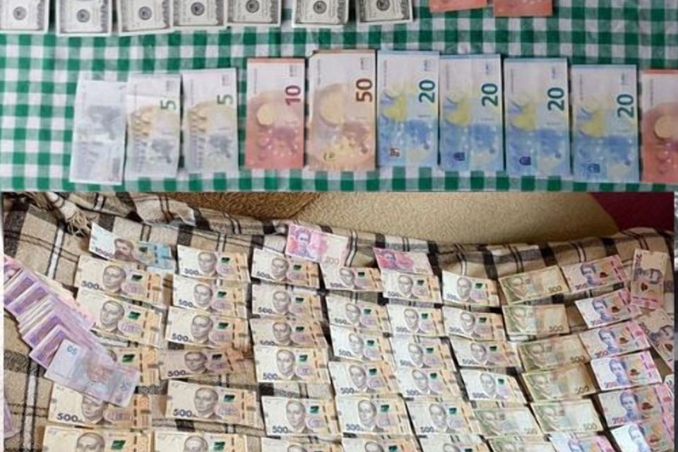 У Житомирі судитимуть ділка, який виготовляв ухилянтам від призову пакет документів для виїзду за кордон