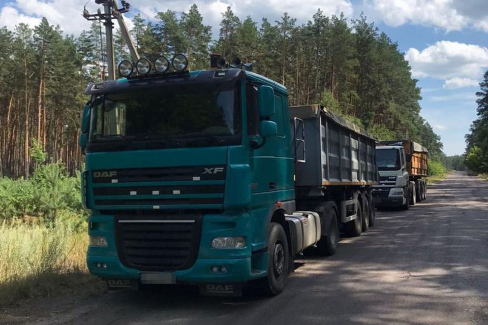 На Коростишівщині зупинили вантажівку з нелегальним піском: авто належить підприємцю, який не раз попадався на таких порушеннях