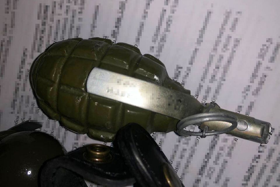 Пістолет з набоями і гранату виявили у 33-річного житомирянина