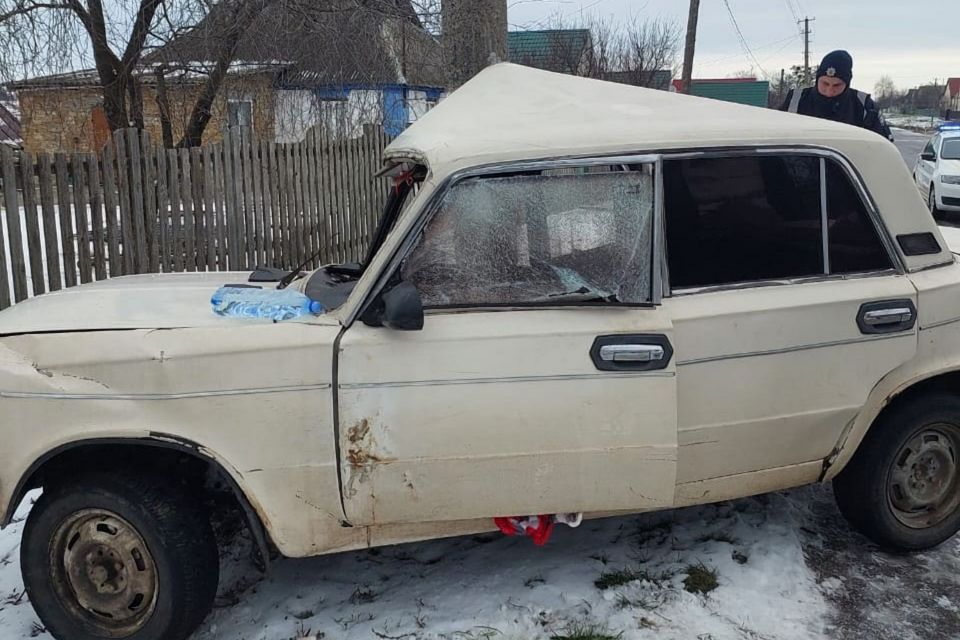 На Попільнянщині ВАЗ зіткнувся з електроопорою: водій у лікарні, поліція з’ясовує обставини