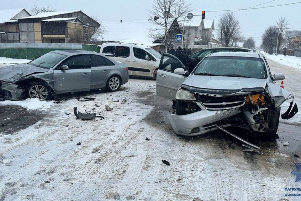 Двоє пасажирів постраждали внаслідок ДТП на вулиці Сльоти в Житомирі