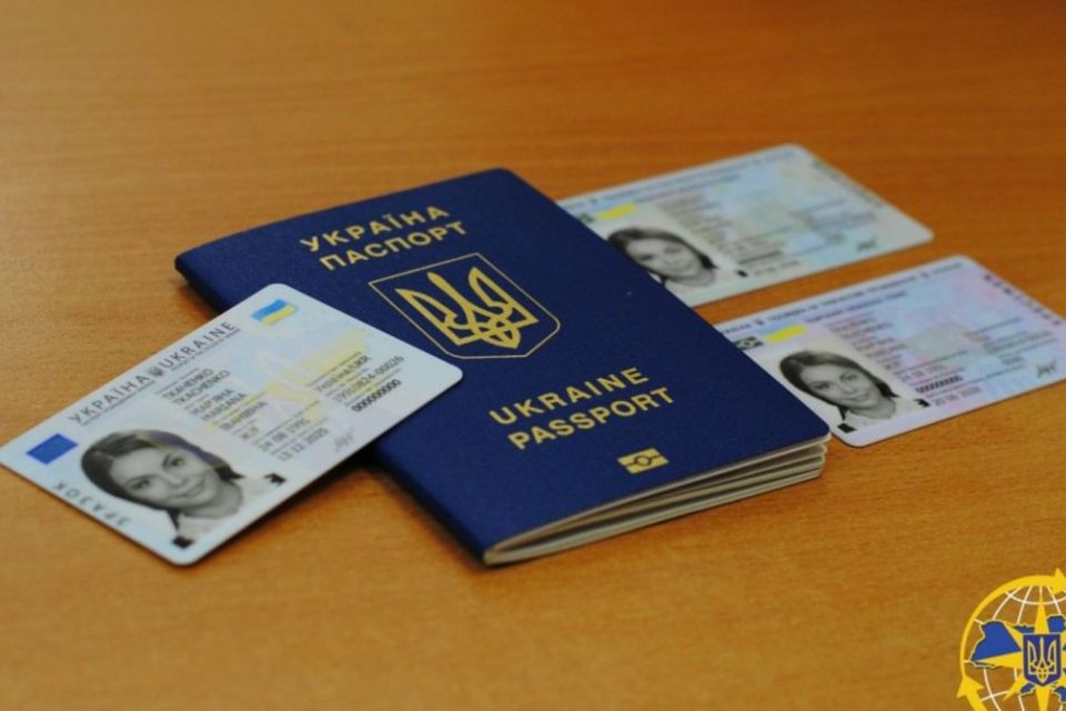 Не забудьте вчасно обміняти ID-картку та закордонний паспорт