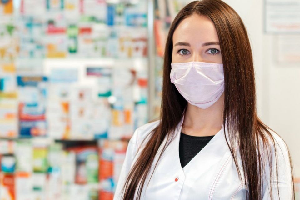 Житомирські фармацевти виготовляли дефіцитні ліки для поранених у Дніпрі