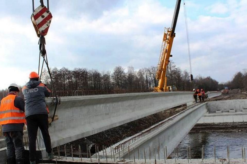 На Житомирщині стартував відповідальний етап відновлення мосту через річку Тростяниця