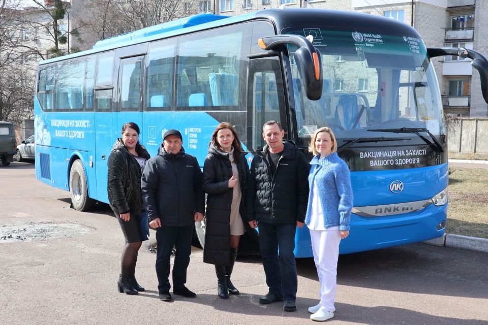 Мобільні бригади з вакцинації отримали новий автобус