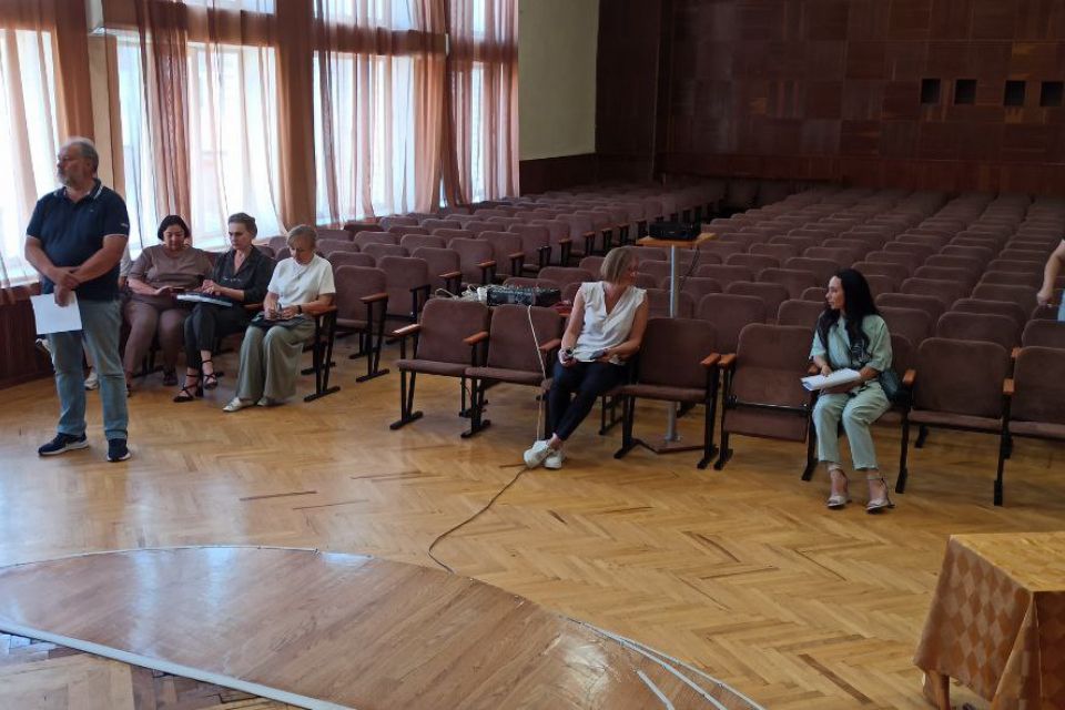 «Порожня зала для нового директора»: у ліцеї №34 – скандал, чутки про тиск і «кадрові рокіровки» в профспілках. ВІДЕО