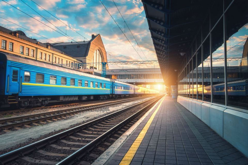 Укрзалізниця інформує про необхідність дотримання правил безпеки