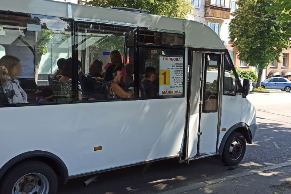 «Маршрутка-2025»: броня замість скла, іржа замість кузова, приниження замість сервісу